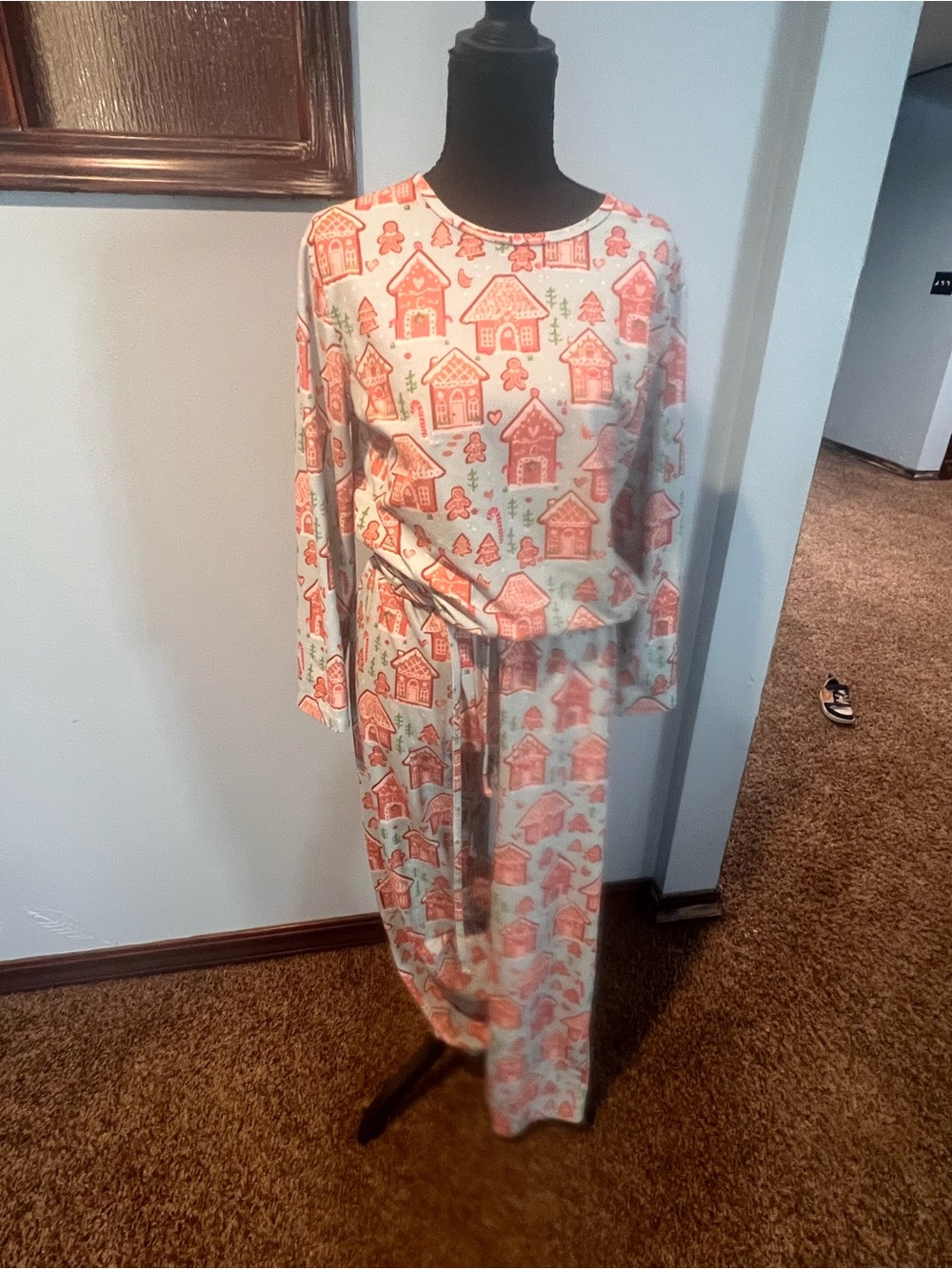 cozy gingerbread house pajama set size Small
